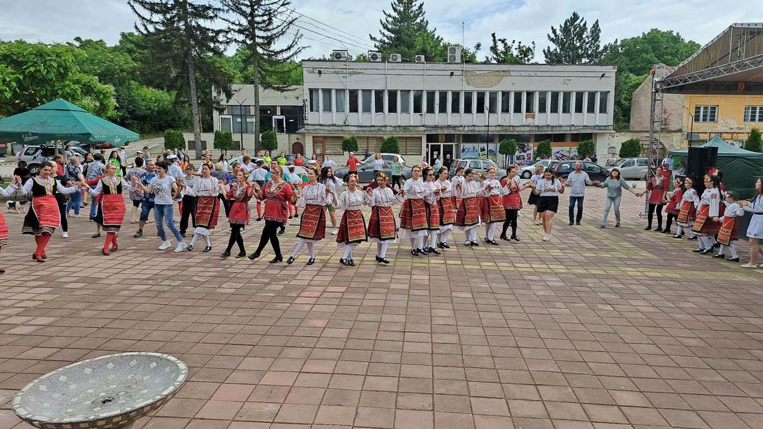 Фолклорен фестивал „ФОЛКЛОРИАДА – 2023“ събра 51 състава в Коиловци